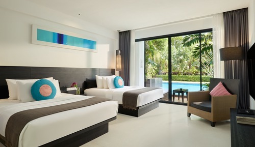 The Splash Deluxe Pool Access with Twin Beds