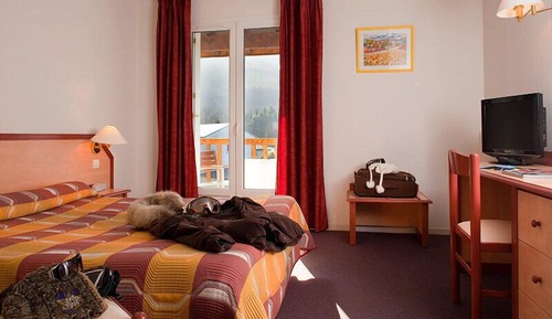 Habitación superior con 1 cama doble o 2 individuales, balcón
