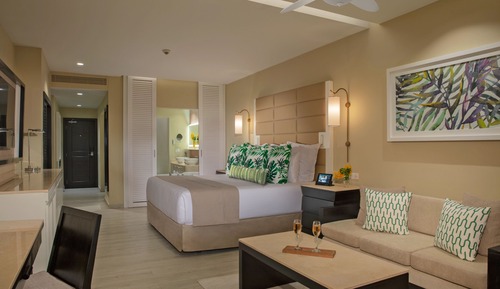 Preferred Club Junior Suite Ocean View Swim-Out King