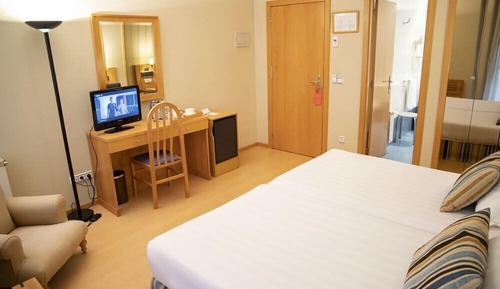 Habitación estándar con 1 cama doble o 2 individuales