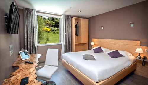 Habitación Confort doble, vistas a la piscina