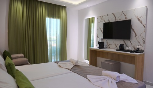 Habitación superior con 1 cama doble o 2 individuales