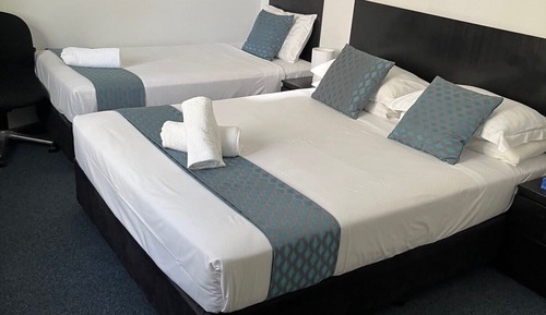 Habitación triple, varias camas