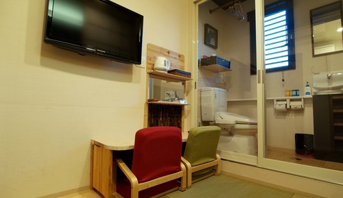 Habitación tradicional con 2 camas individuales, baño privado