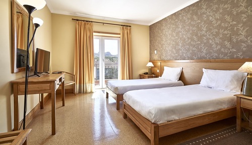 Habitación estándar con 2 camas individuales, vistas a la montaña