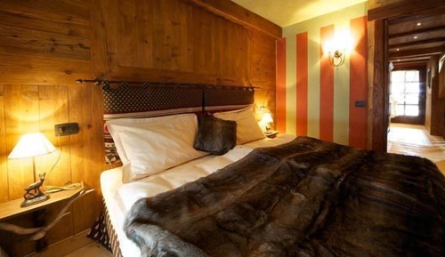 Habitación superior con 1 cama doble o 2 individuales