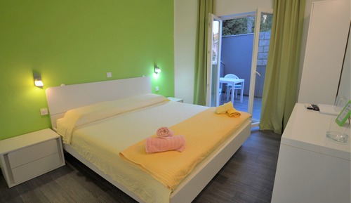 Estudio romántico, 1 cama doble, terraza, vistas al jardín