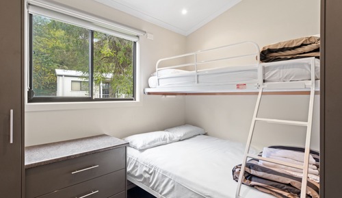 Deluxe 2 Bedroom Cabin - Sleeps 5