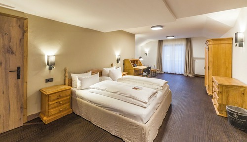 Habitación junior doble, 1 cama de matrimonio grande, vistas a la montaña (Juniorsuite Landhaus)