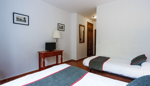 Habitación triple económica, planta baja