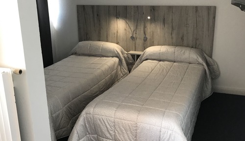 Habitación con 2 camas individuales
