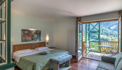 Estudio, cocina básica, vistas al lago