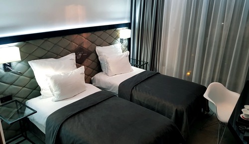 Habitación superior con 1 cama doble o 2 individuales