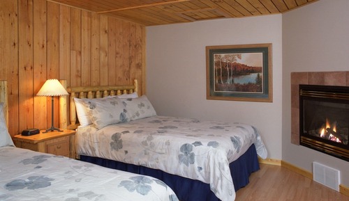 Habitación, 2 camas dobles (Heritage Cabin - Property View)