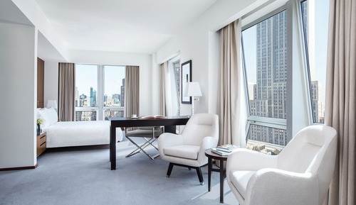 Suite junior, Acceso al salón del club (Empire State View)