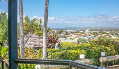 Apartamento superior, vistas parciales al mar