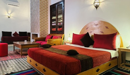 Suite, baño privado, vistas a la piscina (Zitouna)