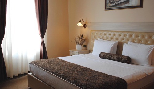 Habitación superior con 1 cama doble o 2 individuales (20% off in the restaurant)