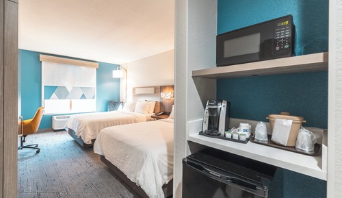 Suite, 2 camas de matrimonio, accesible para personas con discapacidad (Mobility, Accessible Tub)