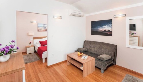 Habitación Confort doble, 1 cama de matrimonio, balcón (Side/ Partial Sea View)