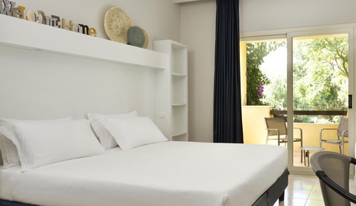 Habitación superior, balcón, vistas al jardín