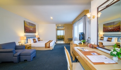 Golden Two View Suite