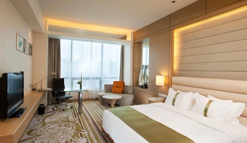 Habitación Club (Holiday Inn)