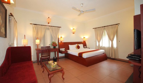 Lake View Room