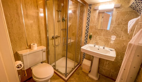 Habitación clásica con 2 camas individuales, baño privado