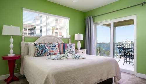 Apartamento, 1 cama de matrimonio grande con sofá cama, vistas a la bahía, en esquina (unit 306)