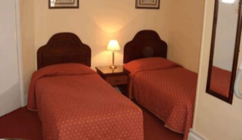 Habitación clásica con 2 camas individuales