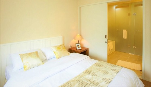 Suite (A, Room type Randomly Assigned)