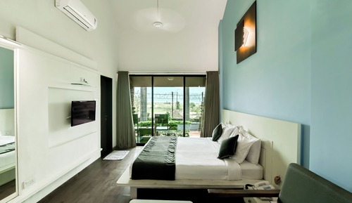 Courtyard Room