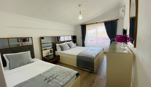 Habitación triple, vistas al mar