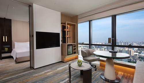 Suite presidencial, Acceso al salón del club