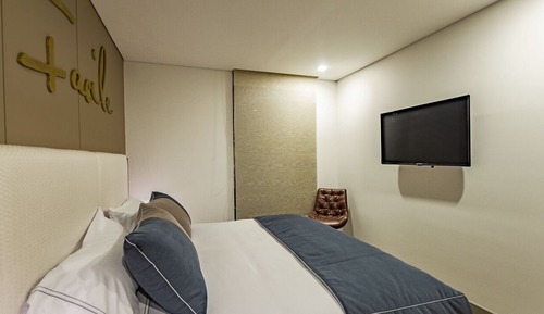 Suite estudio Confort, 1 cama de matrimonio grande, servicio de Concierge
