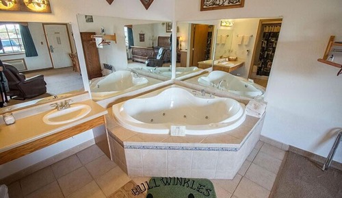 Habitación, 1 cama de matrimonio grande, bañera de hidromasaje