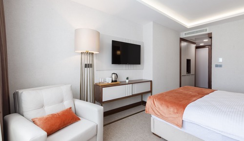 Habitación triple Deluxe, 1 cama de matrimonio con sofá cama