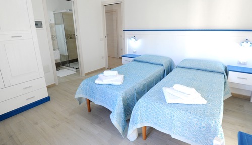 Habitación Confort con 1 cama doble o 2 individuales (3)