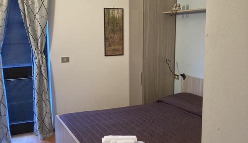 Habitación clásica con 1 cama doble o 2 individuales, balcón