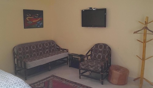 Habitación con 2 camas individuales, en la zona del patio