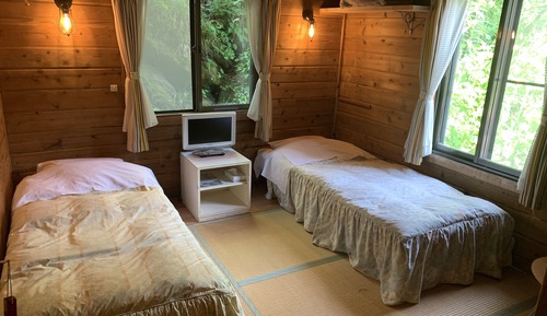 Habitación con 2 camas individuales