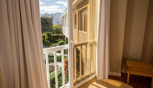 Suite estudio junior, 2 camas de matrimonio, vistas al jardín