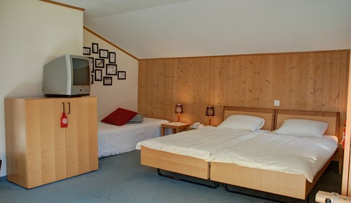 Habitación triple familiar, vistas a la montaña