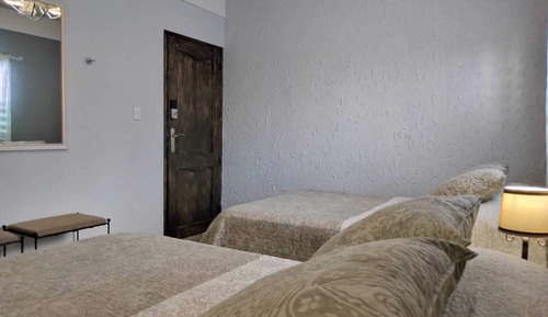 Habitación Confort con 2 camas individuales, 2 camas dobles
