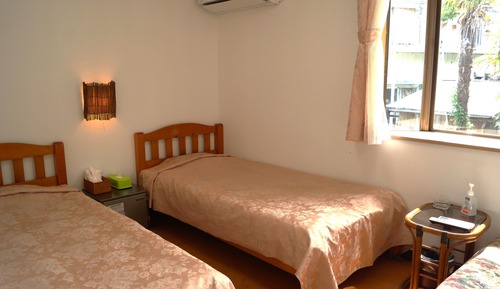 Habitación con 2 camas individuales
