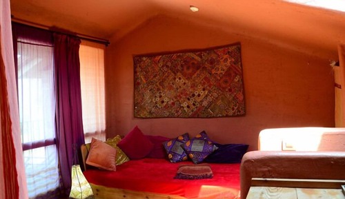 Dúplex de diseño, 1 cama de matrimonio grande, balcón (India)