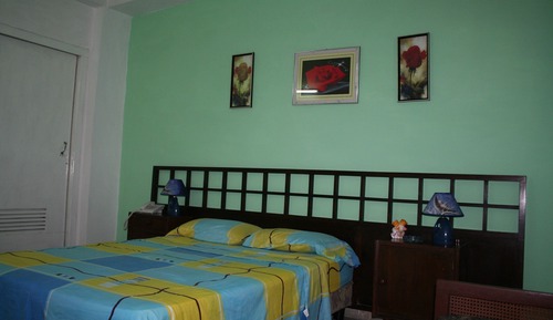 Apartamento básico, 2 habitaciones, baño privado, vistas al mar