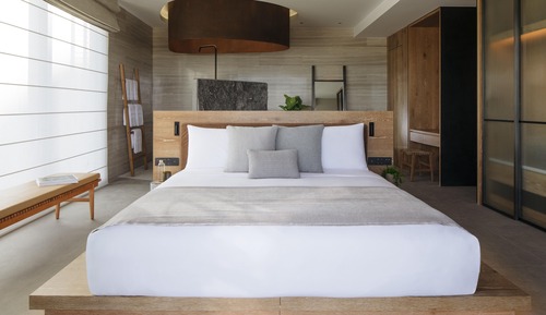 Suite, 1 cama de matrimonio grande, vistas al jardín