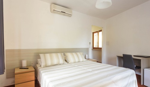 Habitación superior con 1 cama doble o 2 individuales